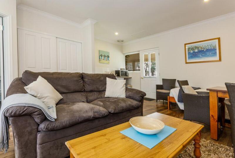 Inn The Tuarts Guest Lodge Busselton Accommodation - Adults Only Bagian luar foto