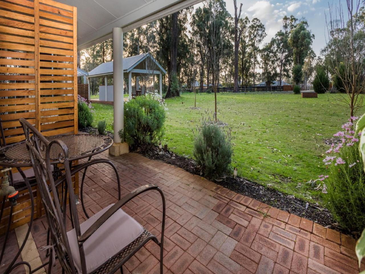 Inn The Tuarts Guest Lodge Busselton Accommodation - Adults Only Bagian luar foto