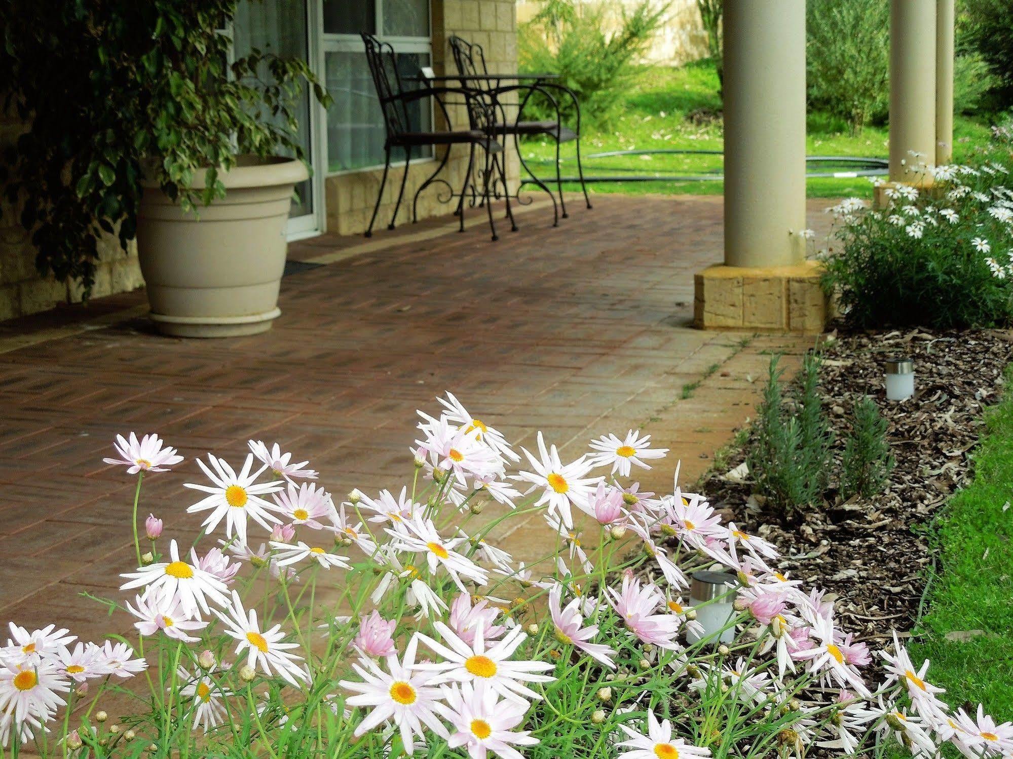 Inn The Tuarts Guest Lodge Busselton Accommodation - Adults Only Bagian luar foto